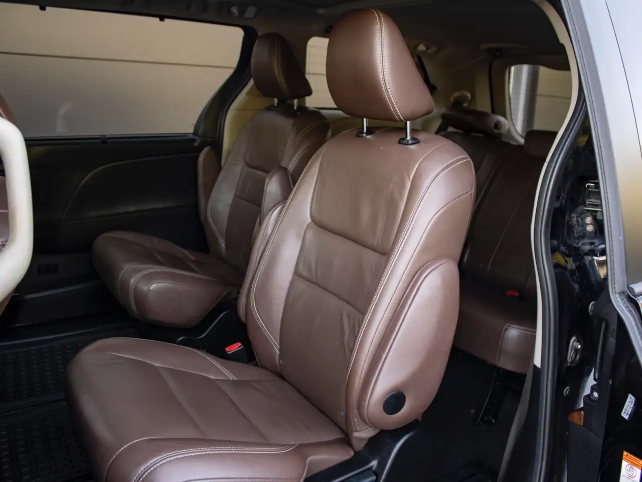 Toyota Sienna снимка Toyota Sienna