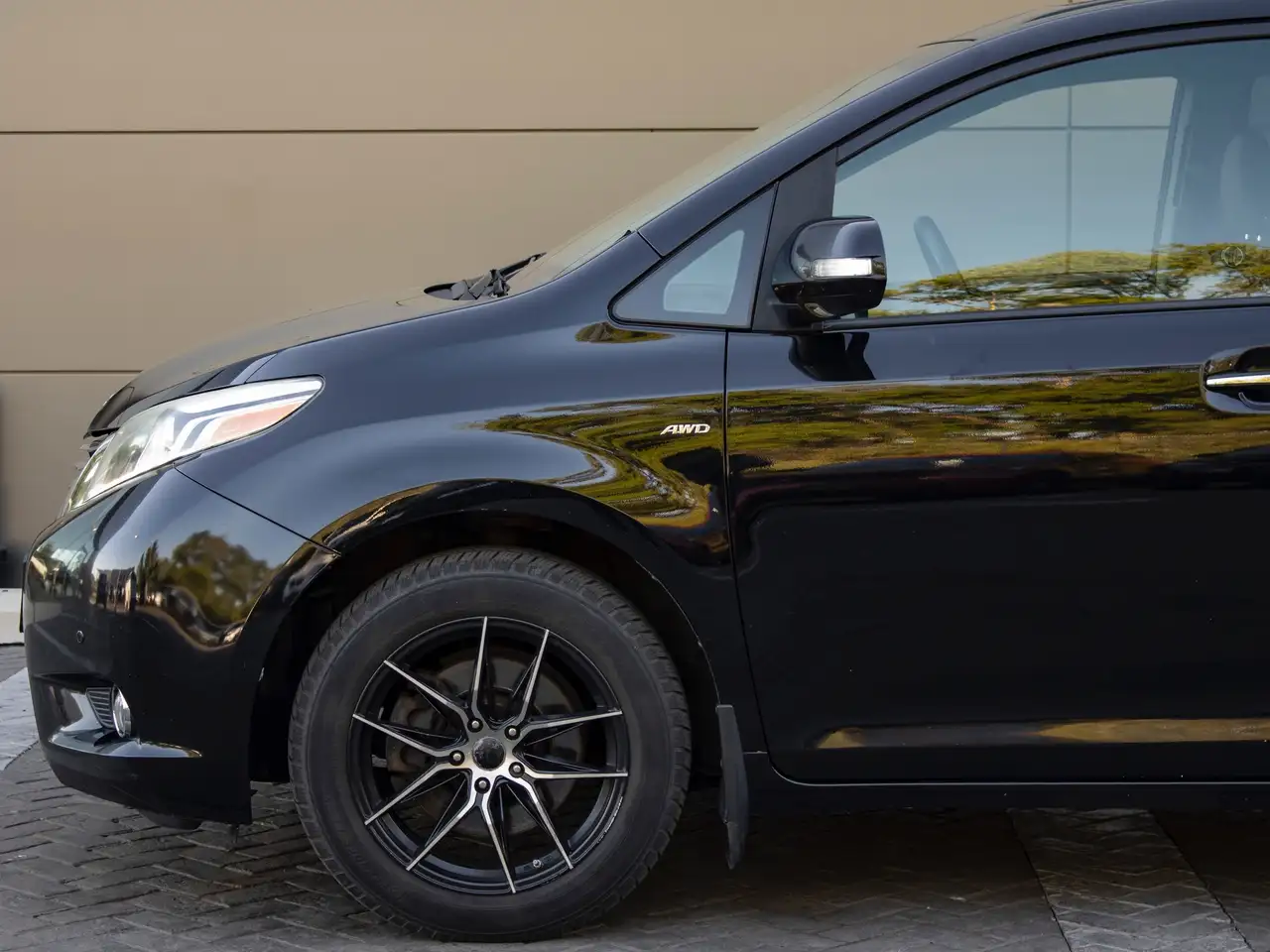 Toyota Sienna снимка Toyota Sienna