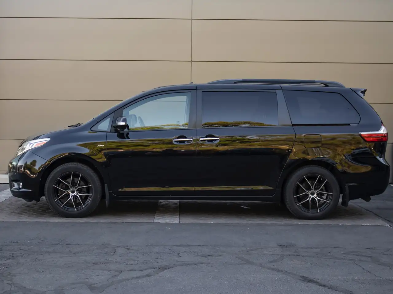Toyota Sienna снимка Toyota Sienna