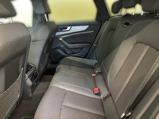 Audi A6 Avant view 7