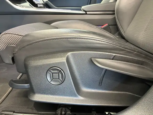 Audi A6 Avant view 6