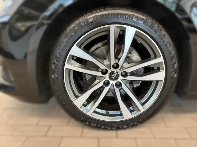 Audi A6 Avant view 3