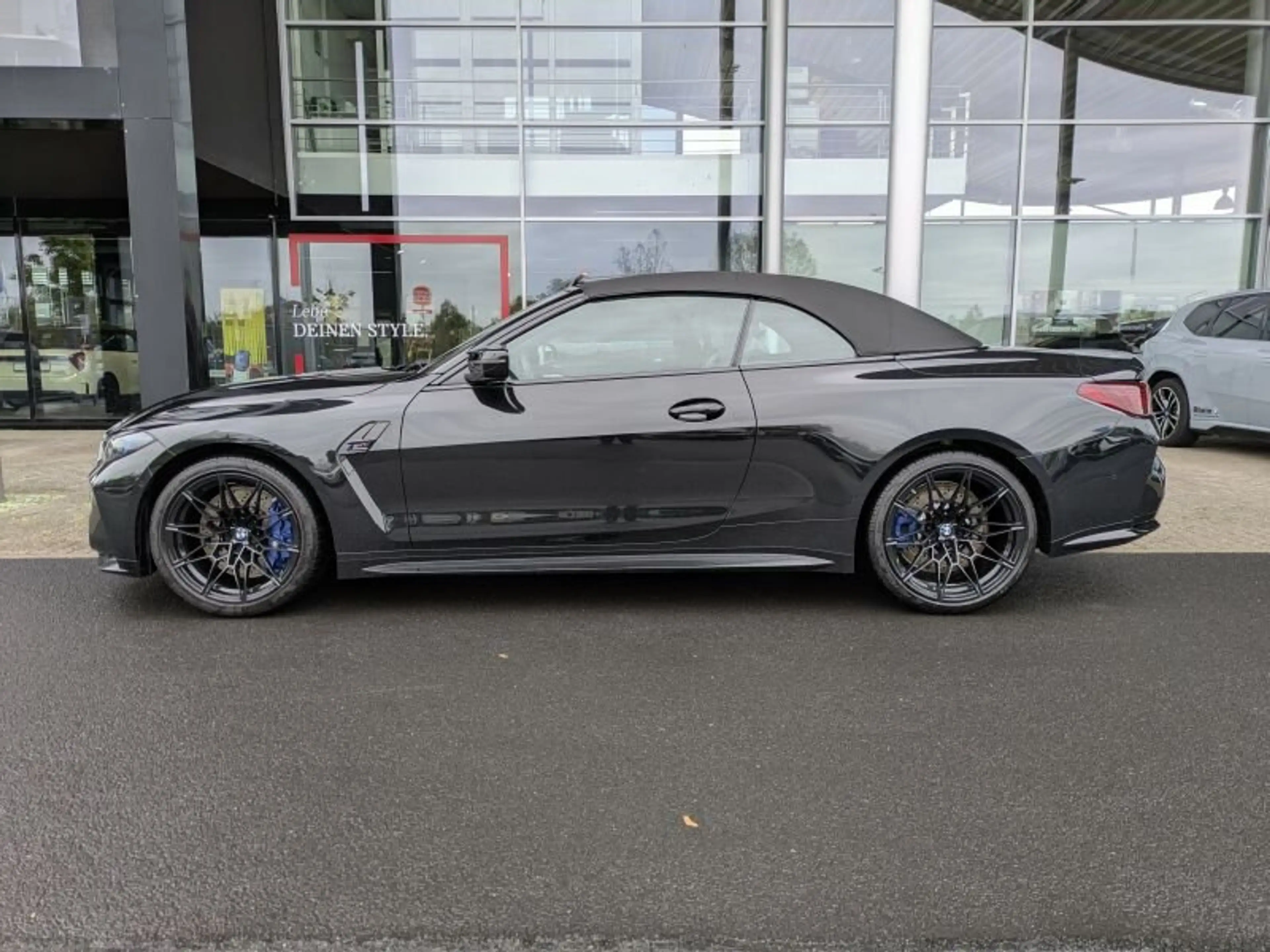 BMW M4 Competition Cabrio mit M xDrive Nackenwärmer — photo 3