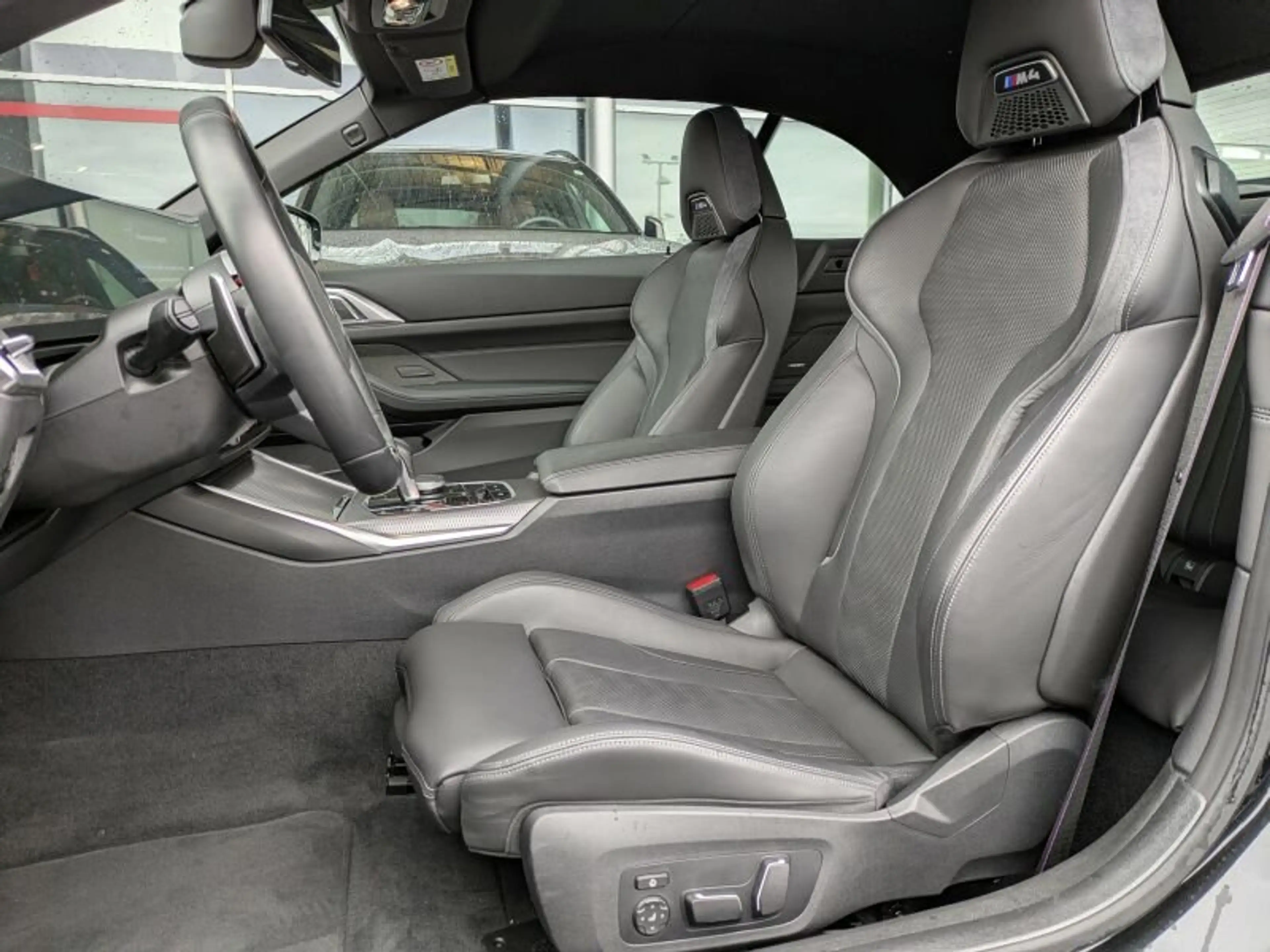 BMW M4 Competition Cabrio mit M xDrive Nackenwärmer — photo 5