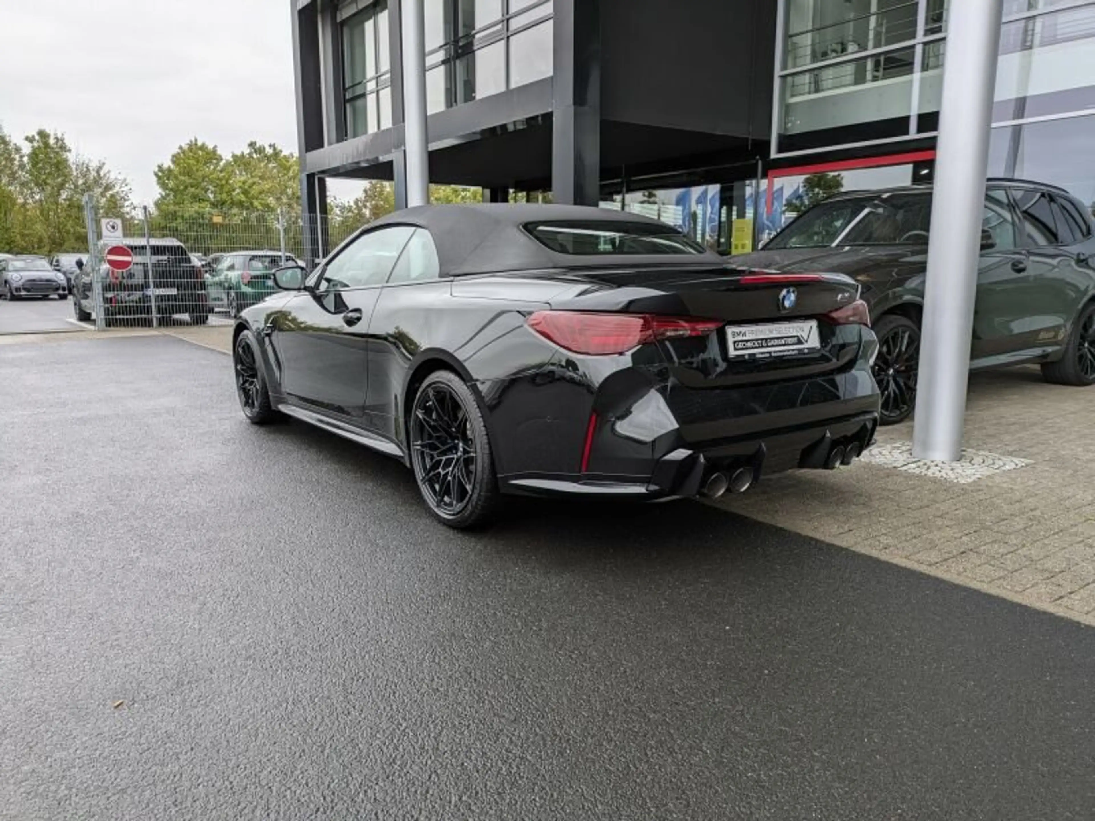 BMW M4 Competition Cabrio mit M xDrive Nackenwärmer — photo 4