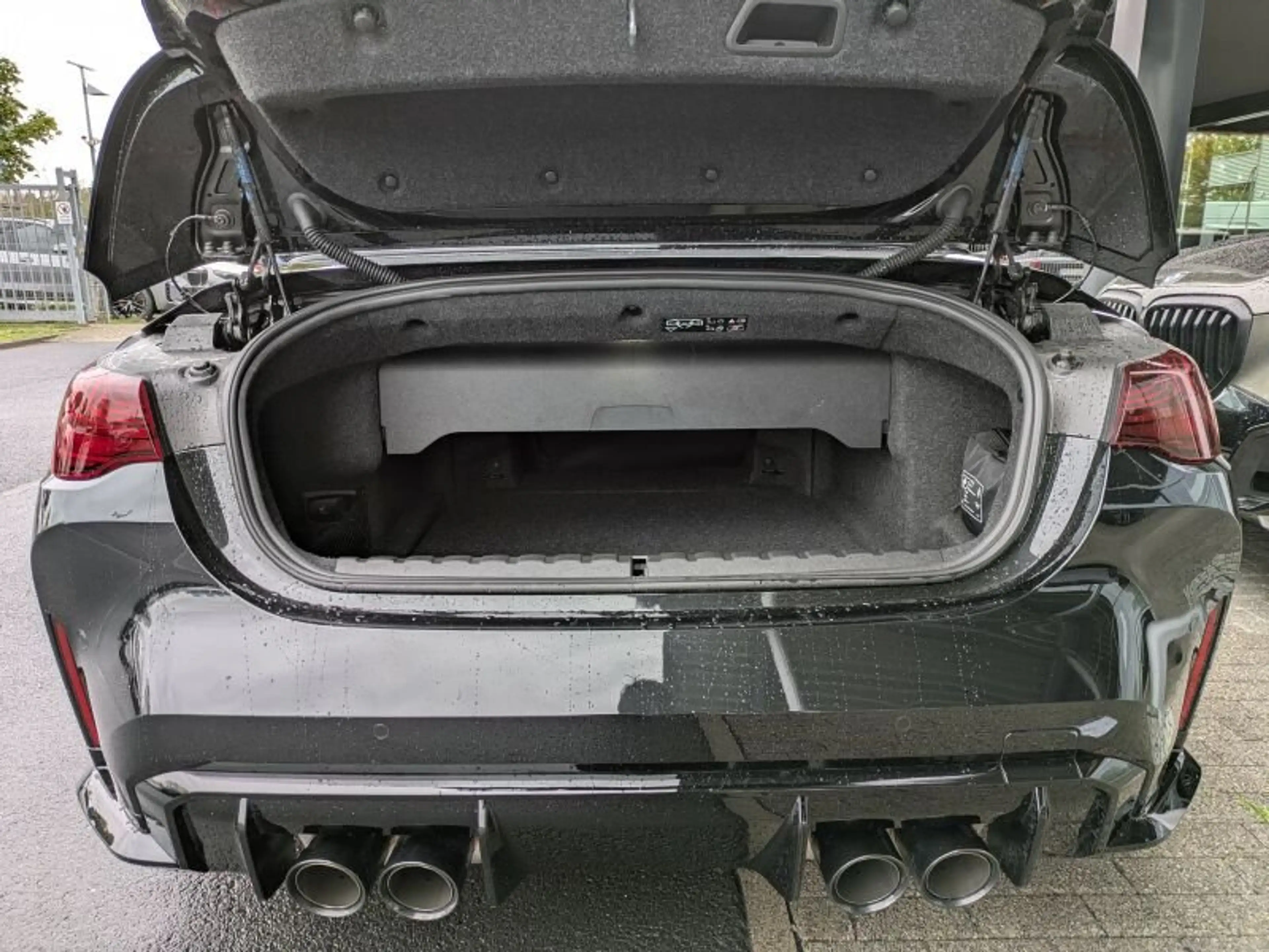 BMW M4 Competition Cabrio mit M xDrive Nackenwärmer — photo 12