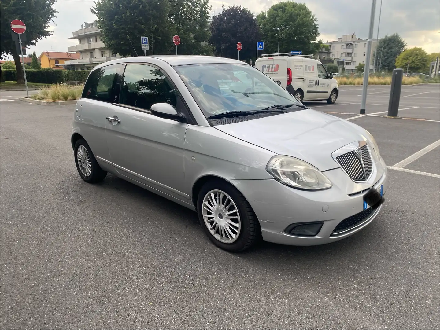 Lancia Ypsilon 1.2 8v Oro Plus - 2