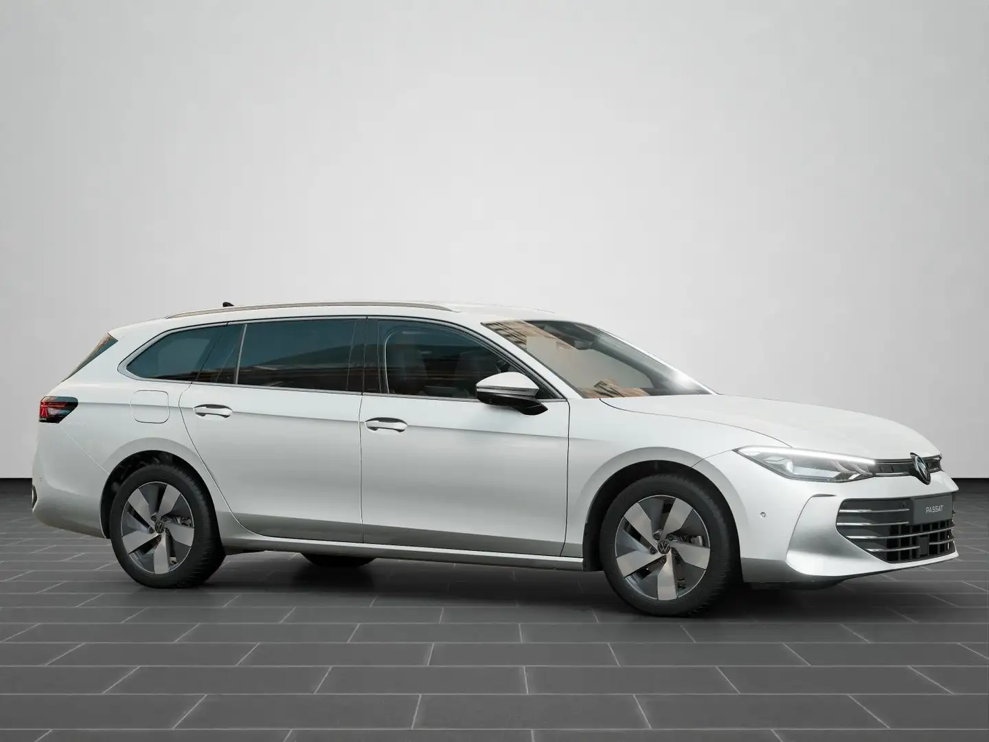 Volkswagen Passat Variant Business 1.5 eTSI DSG | 17" in Da Weiß - 2