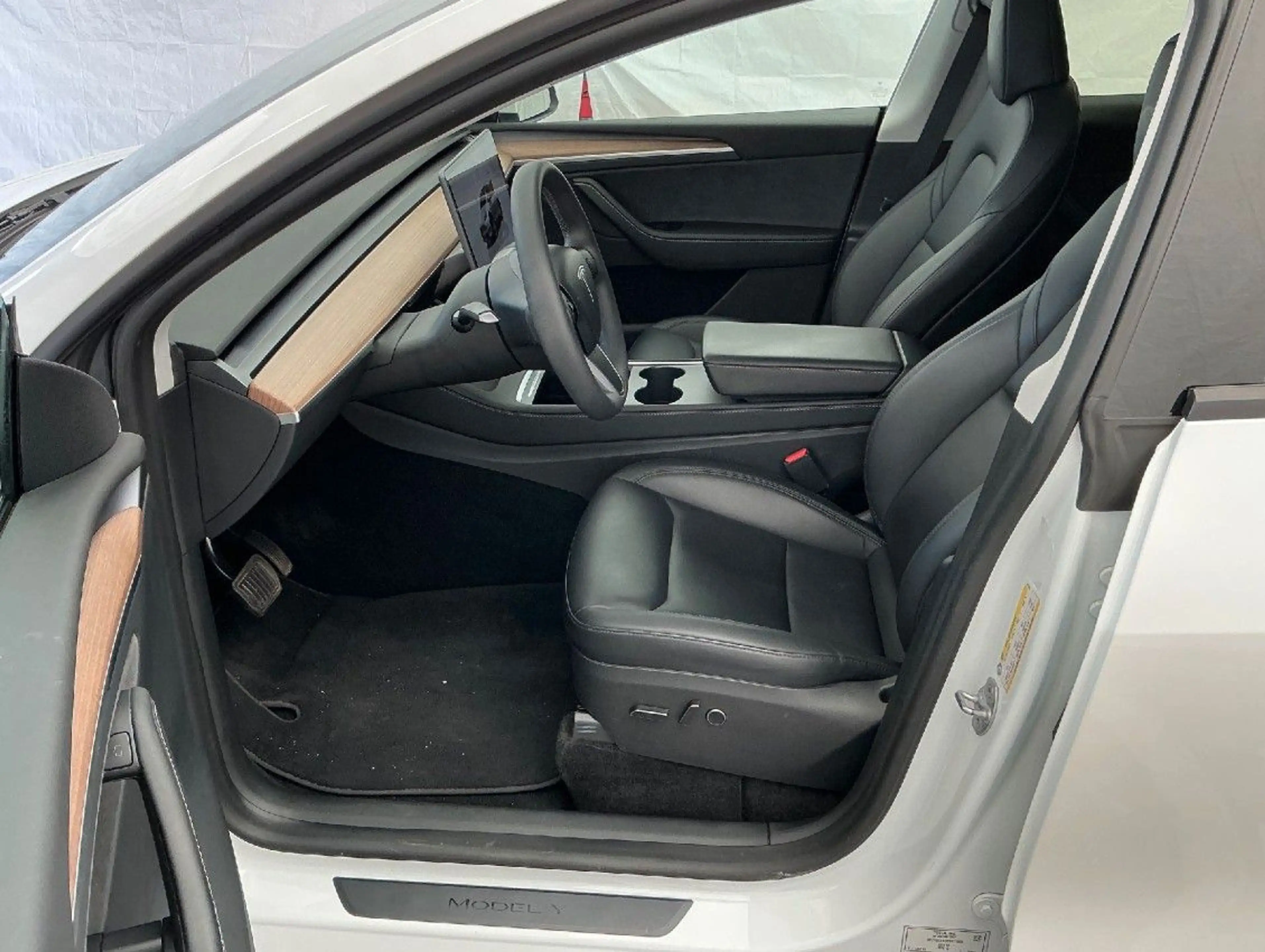 Tesla Model Y Long Range Dual Motor AWD LED Navi WP — photo 5