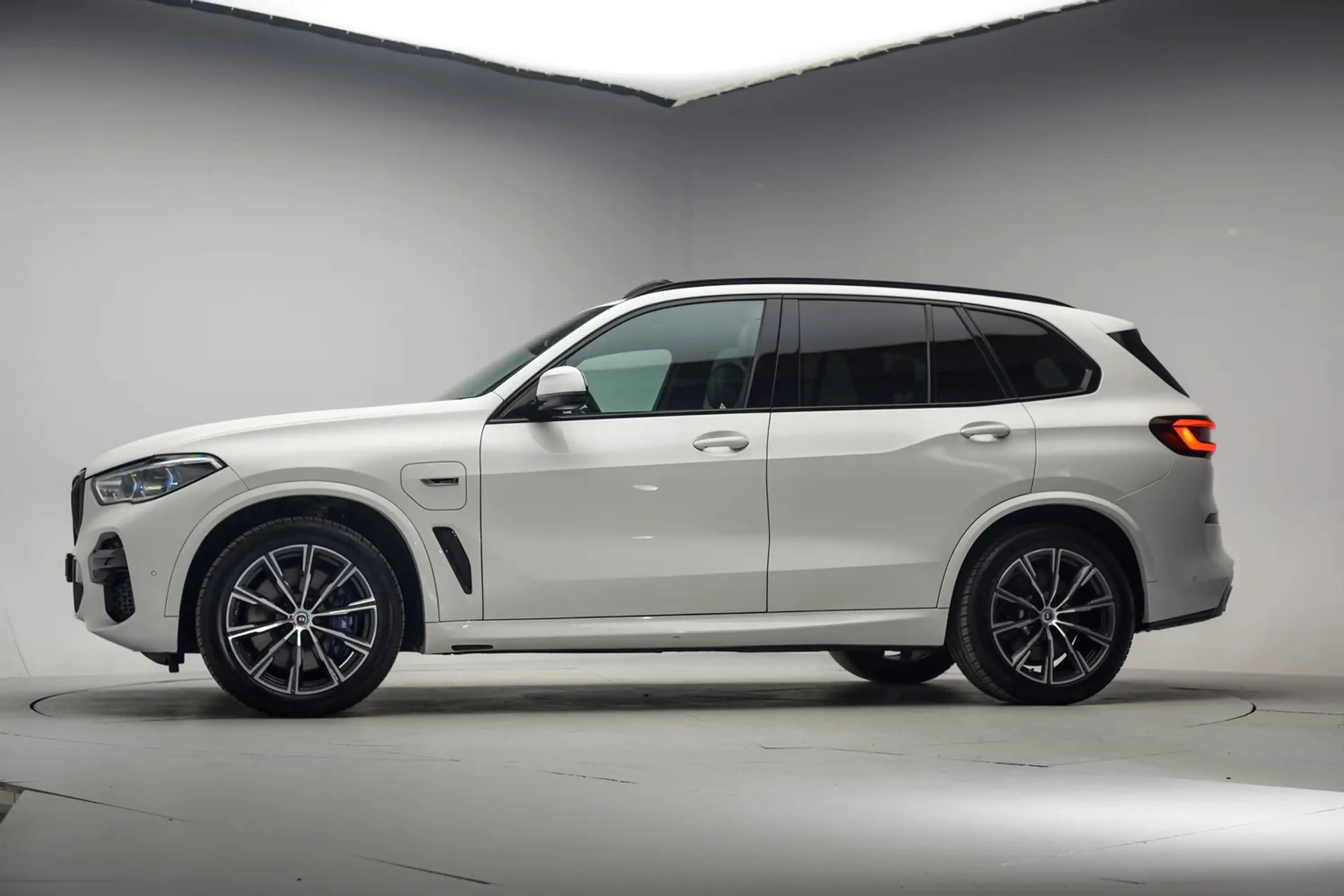 BMW X5 xDrive45e M Sport High Executive [ Panorama Trekha — photo 2