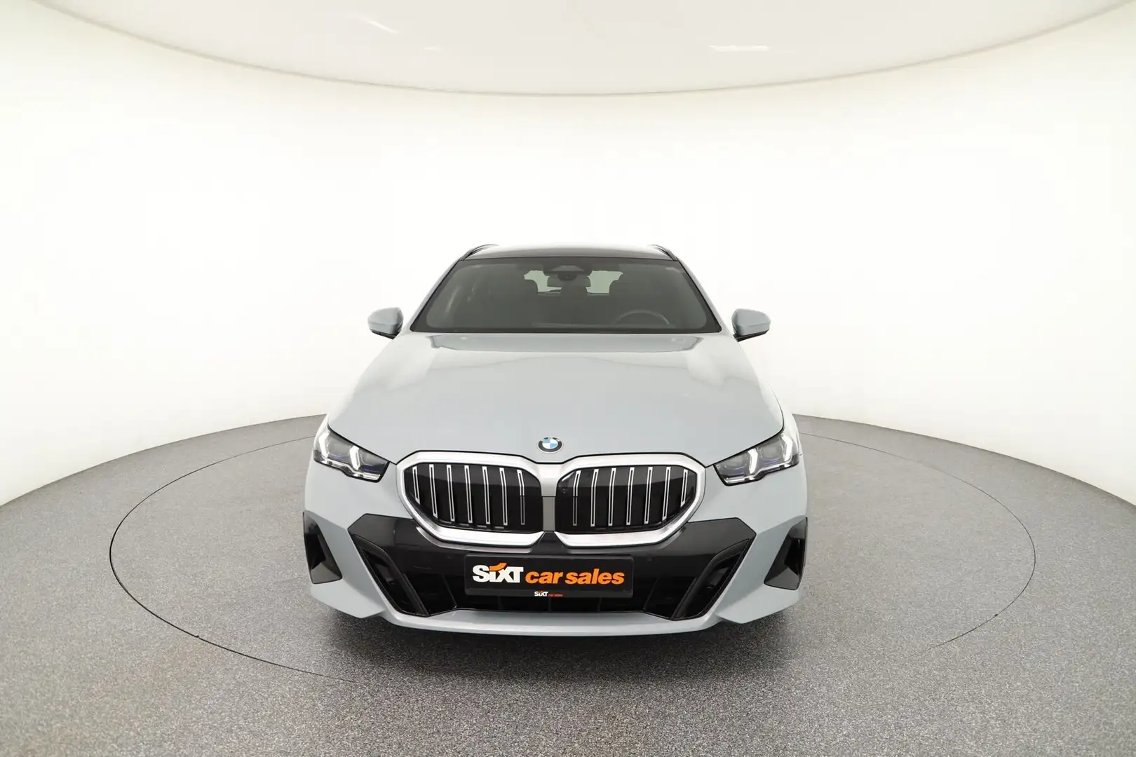 BMW 520 d xDr. M Sport Lüft|ACC|PAN|PAs+360|4xSHZ|AHK Grau - 2