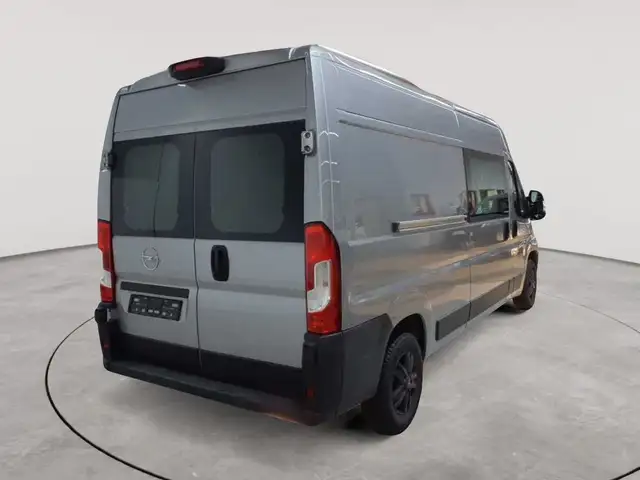 Opel Movano view 4
