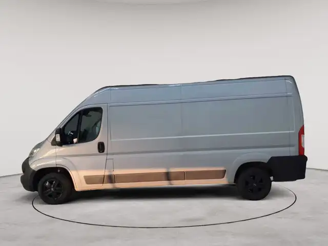 Opel Movano view 6