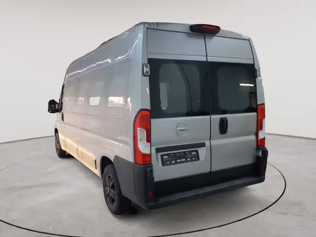 Opel Movano view 5
