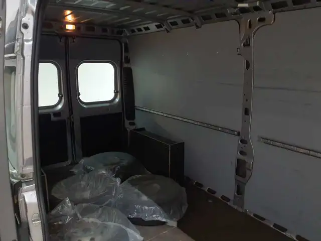 Opel Movano view 14