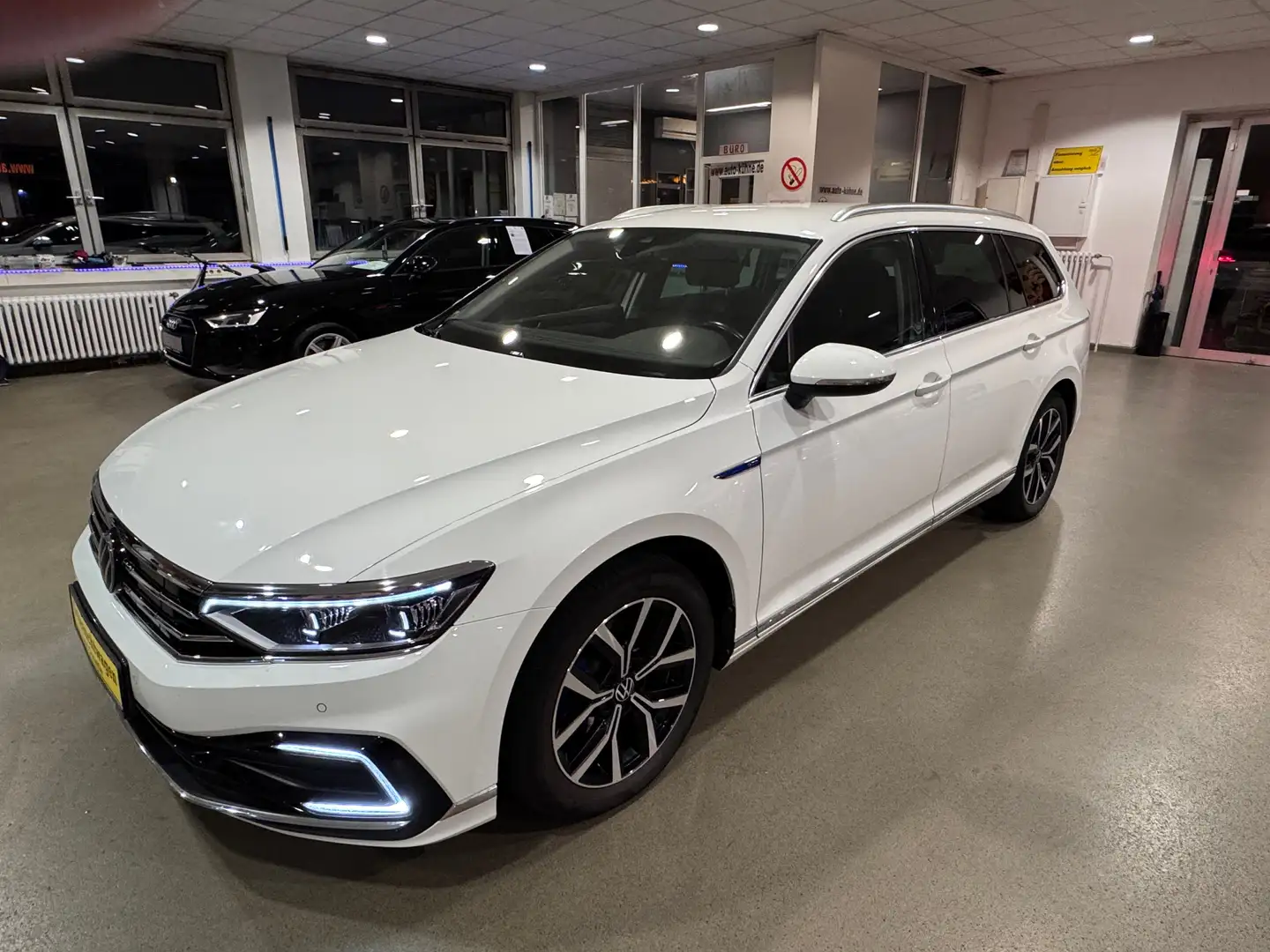 Volkswagen Passat Variant GTE,Sport, DSG Automatik, ACC+, LED Matrix,1 Hand, Blanc - 1