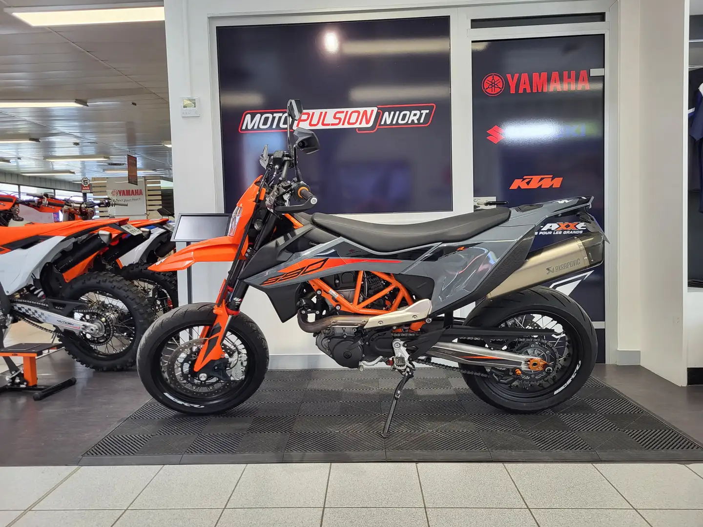 KTM 690 SMC R Grau - 2