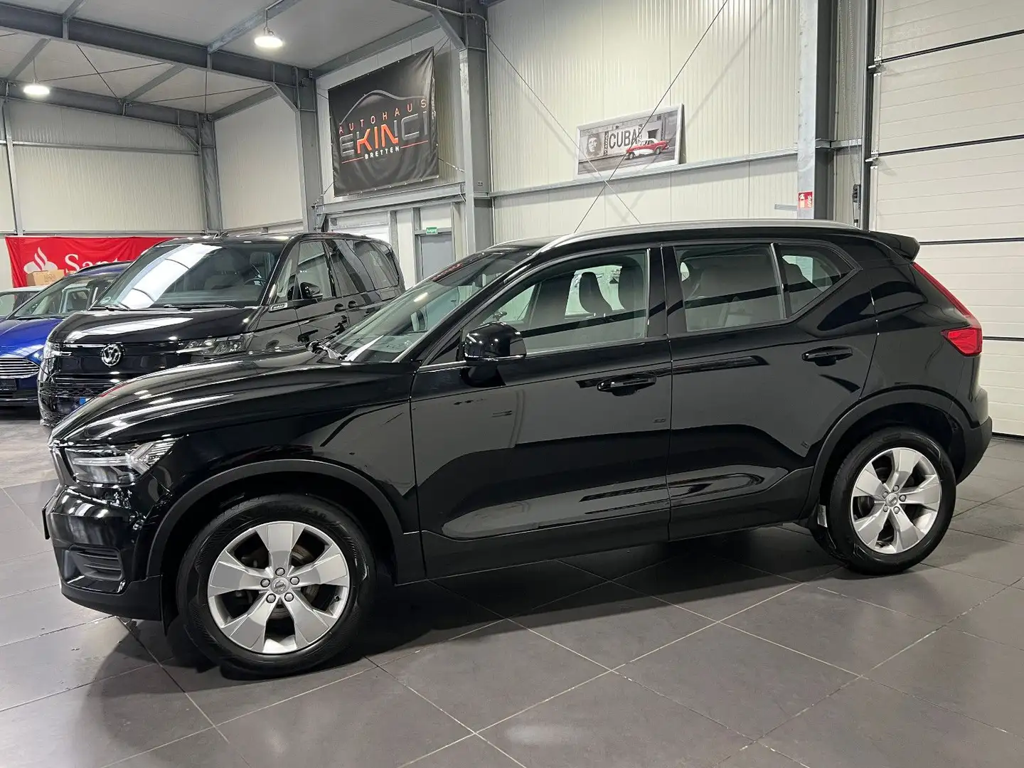 Volvo XC40 2.0 D **Navi*Kamera*LED*SHZ*Temp** Schwarz - 2