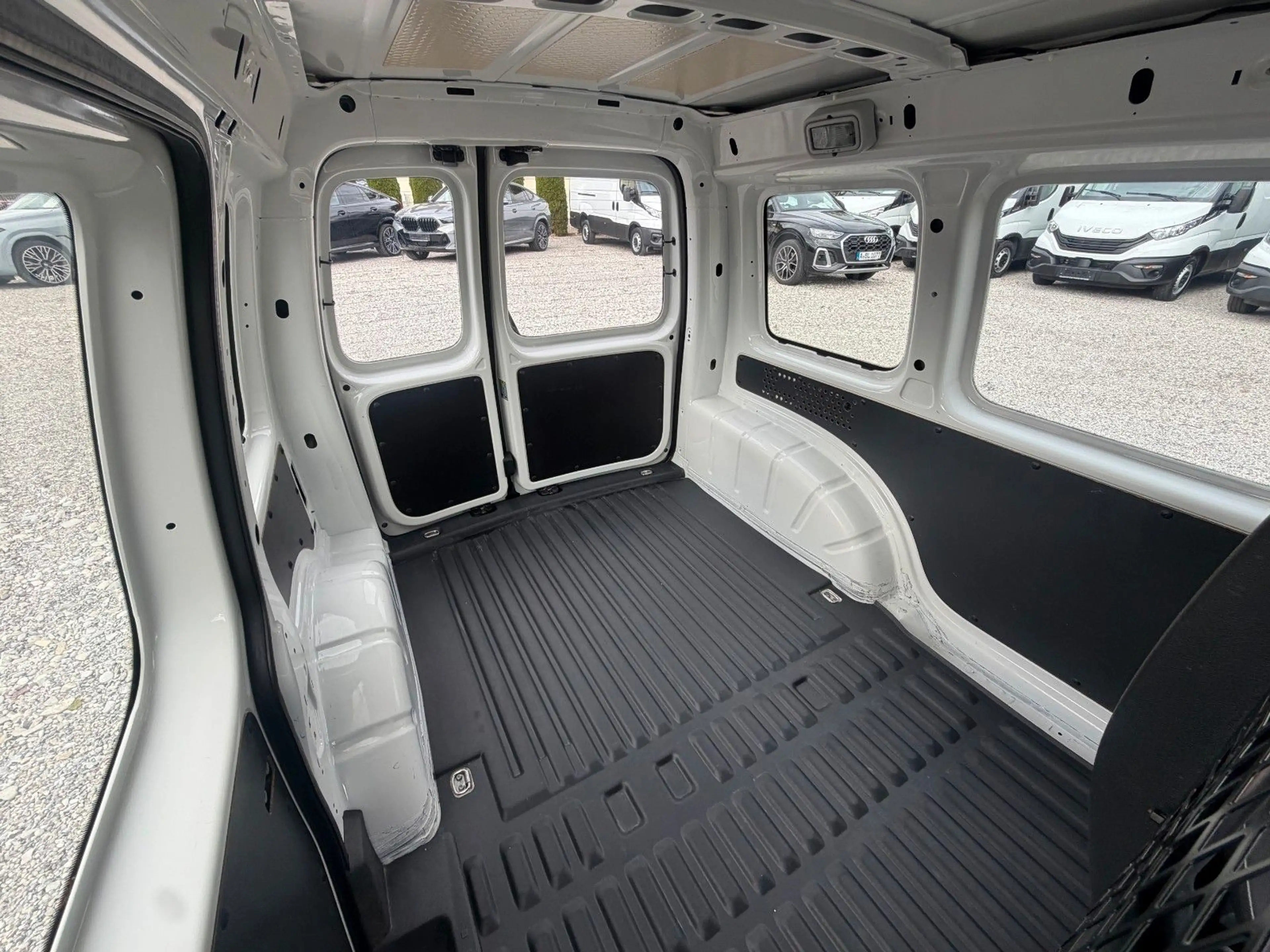Volkswagen Caddy 1,2 TSI Nfz Kasten SHZ PDC Navi AppleCarPl — photo 10
