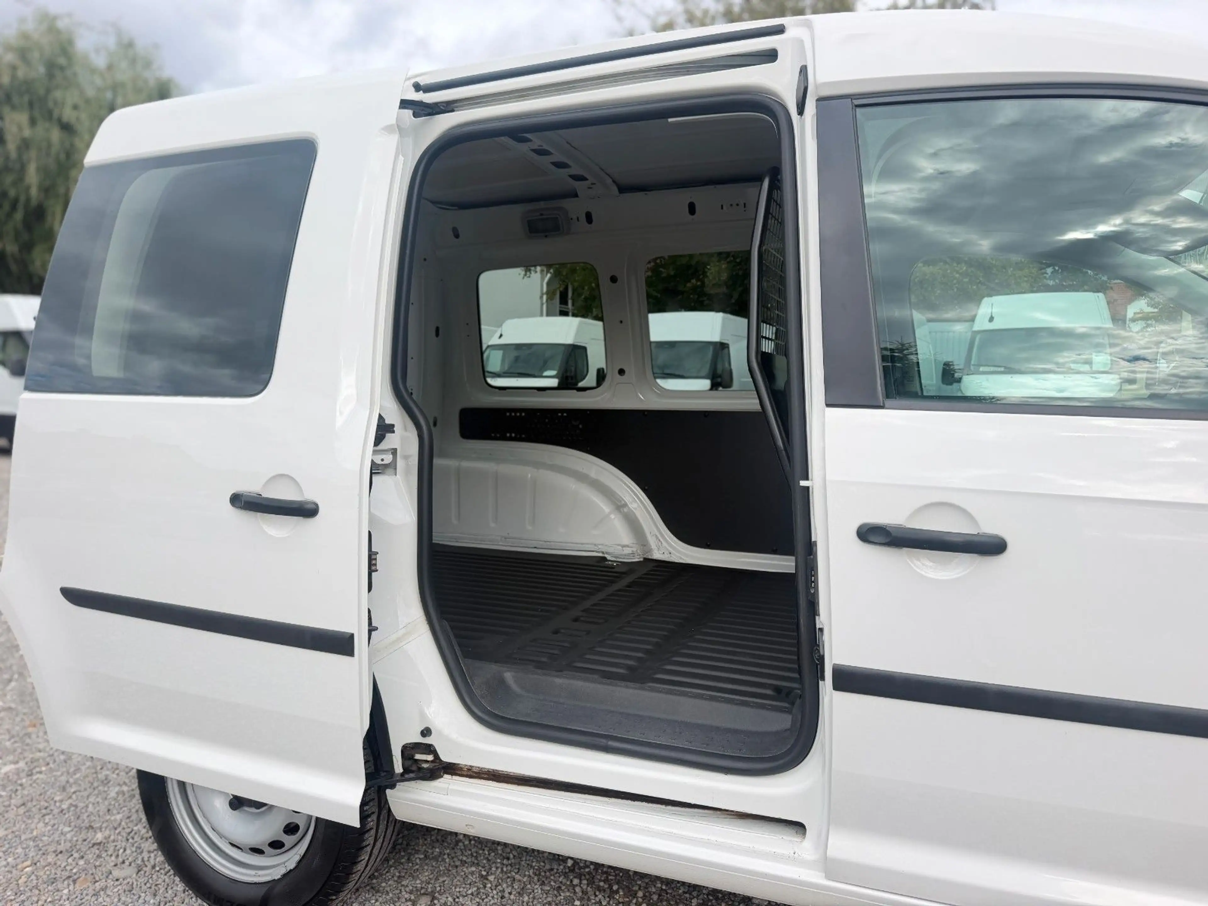 Volkswagen Caddy 1,2 TSI Nfz Kasten SHZ PDC Navi AppleCarPl — photo 9