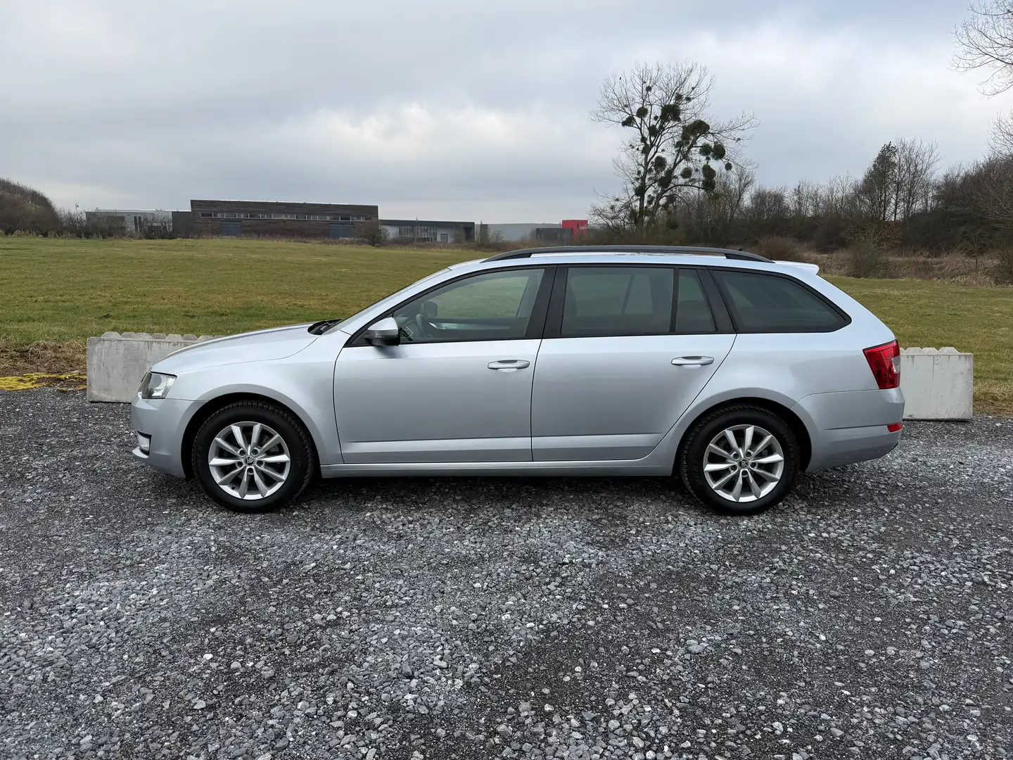 Skoda Octavia 1.0L 115CH **Gps Clim Cruise Euro6** Gris - 2