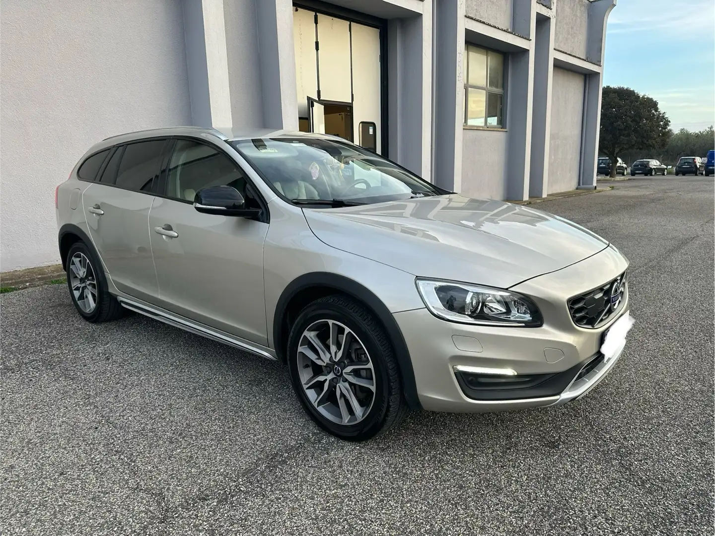 Volvo V60 Cross Country 2.0 d4 Pro geartronic Gris - 1