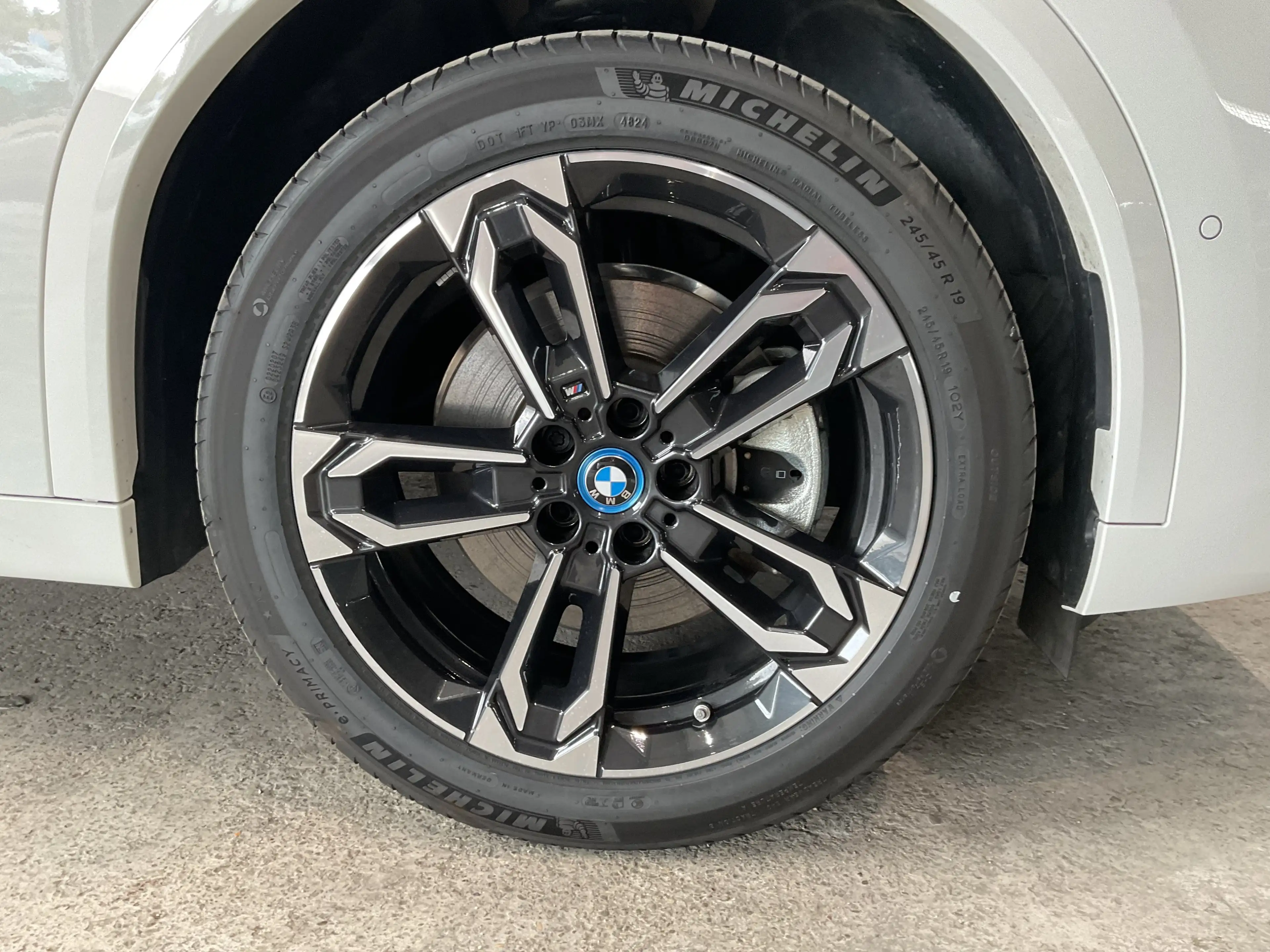 BMW iX2 xDrive30 |M Sportpaket |Aktivsitz |19 M LMR — photo 13