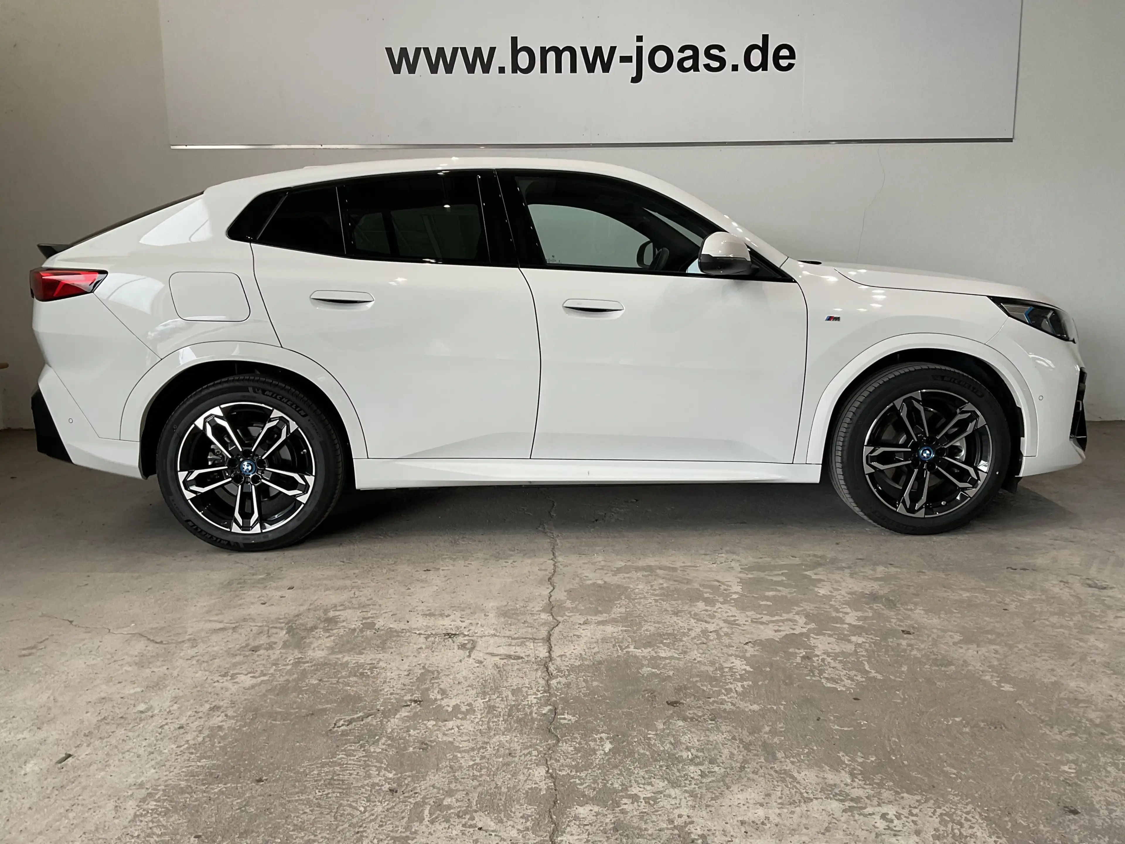 BMW iX2 xDrive30 |M Sportpaket |Aktivsitz |19 M LMR — photo 12