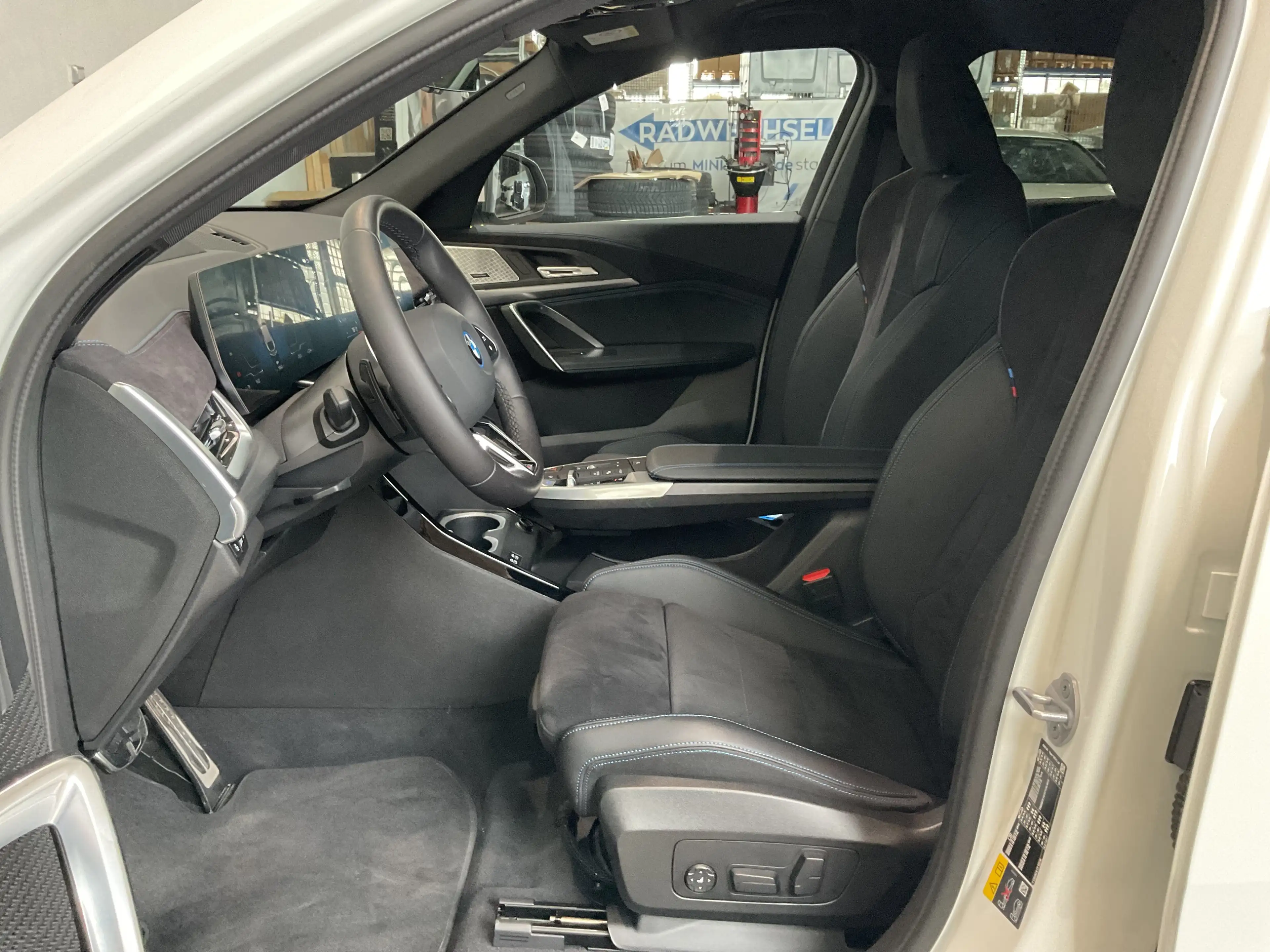 BMW iX2 xDrive30 |M Sportpaket |Aktivsitz |19 M LMR — photo 7
