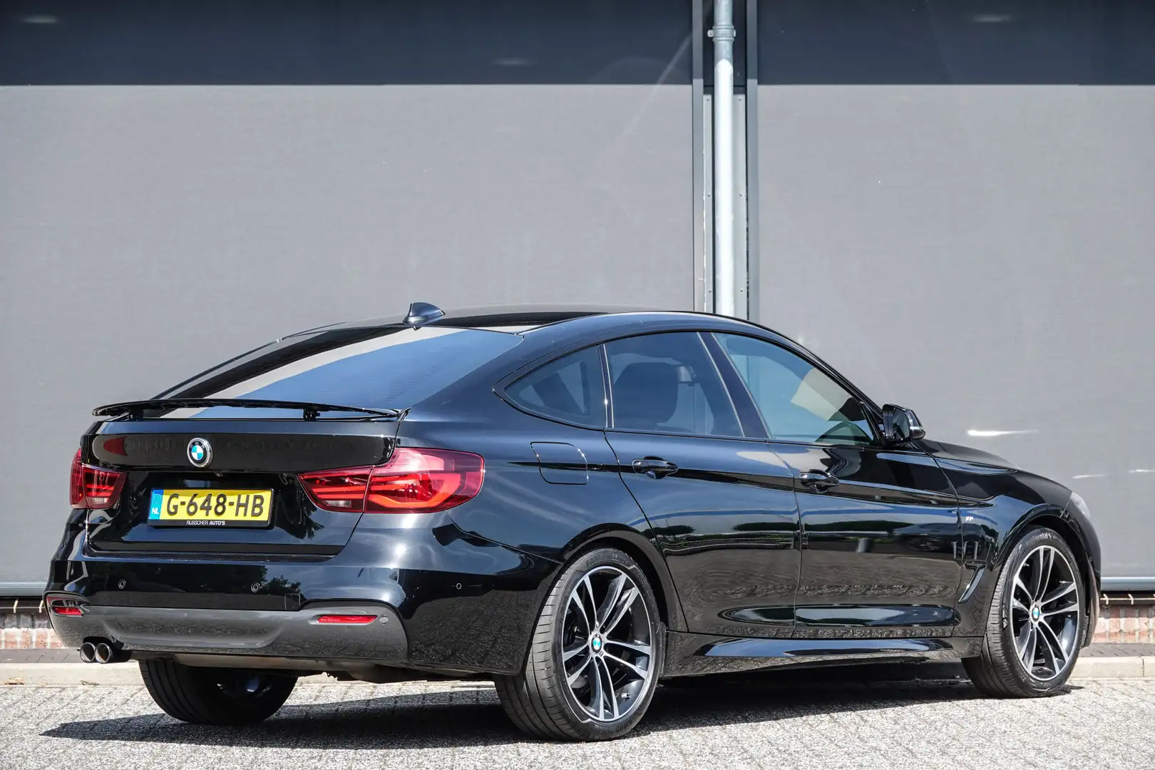 BMW 320 3-serie Gran Turismo 320i 184Pk Aut. | High Execut Zwart - 2