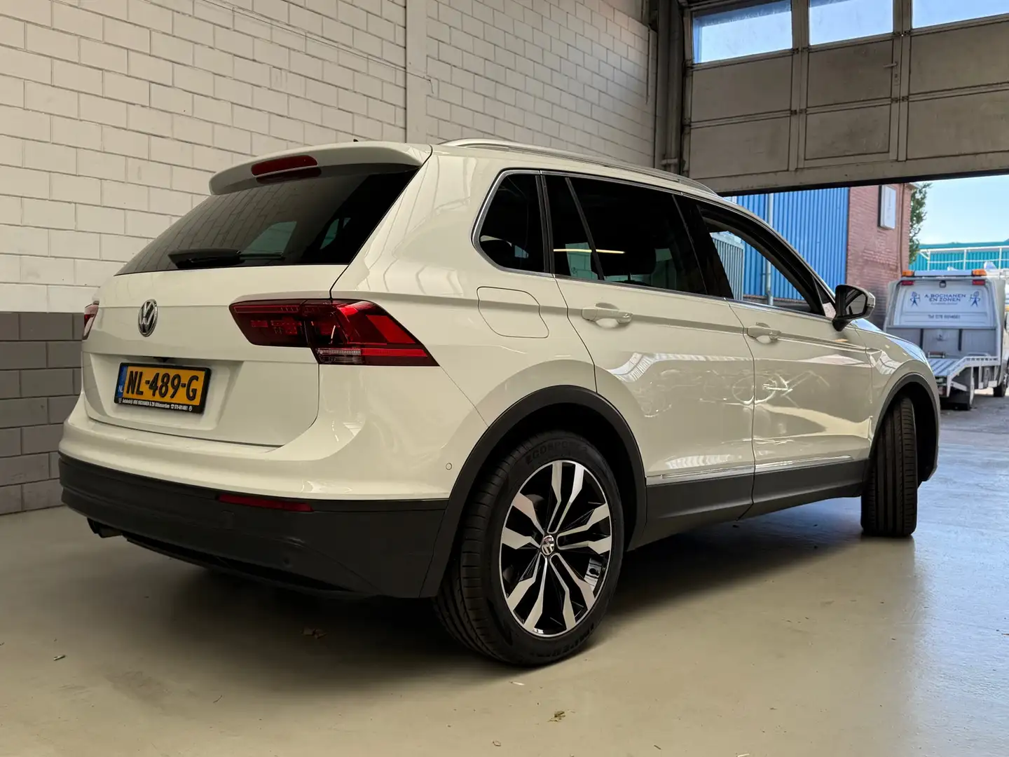 Volkswagen Tiguan 1.4 TSI ACT Connected Series Automaat Wit - 2