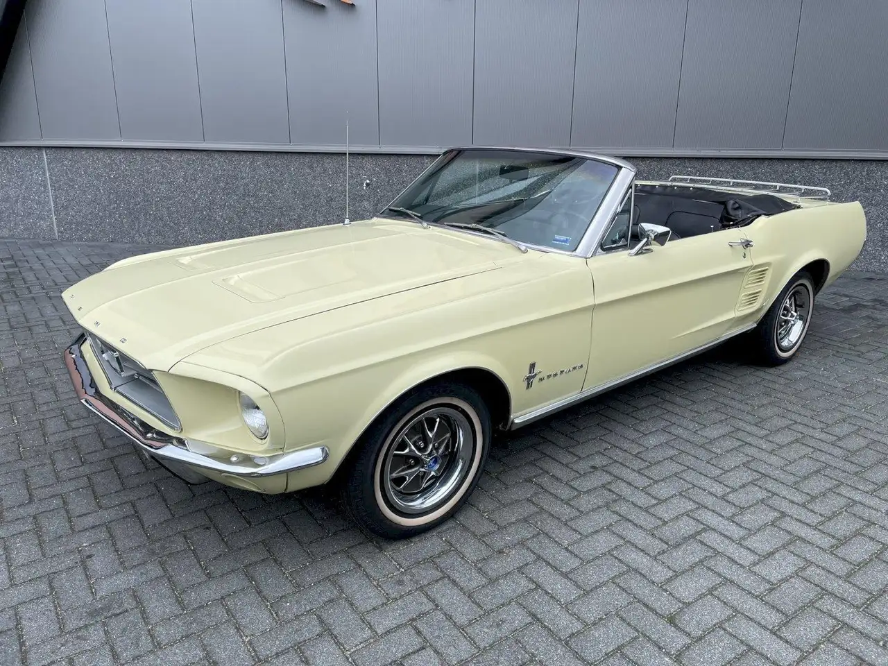Ford Mustang Convertible s-code 390-320hp, foto 3