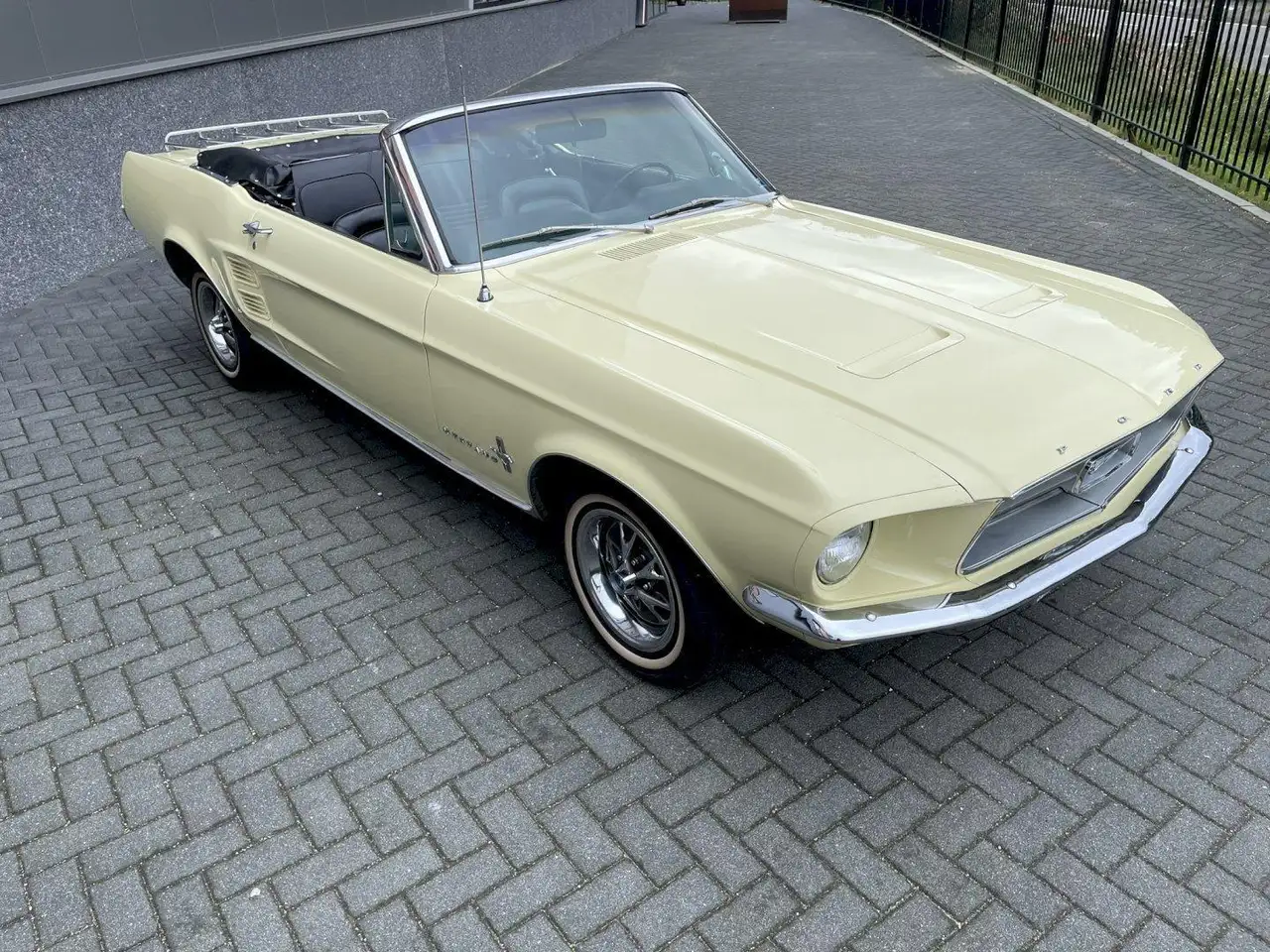 Ford Mustang Convertible s-code 390-320hp, foto 5
