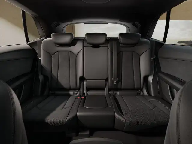 Audi Q8 view 6