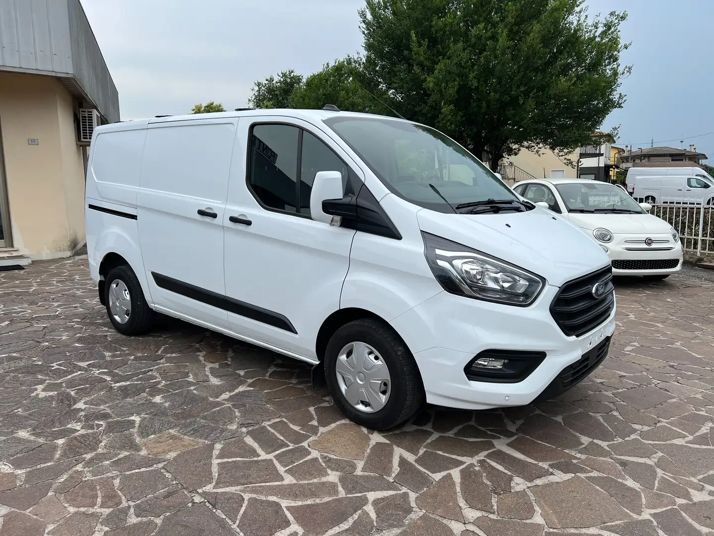 Ford Transit Custom TREND 2.0 TDCI 130 CV Bianco - 2