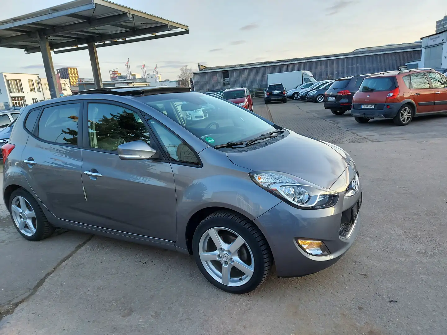 Hyundai iX20 ix20 1.6+VOLLLEDER* NAVi* PANO*2 HAND Grau - 1