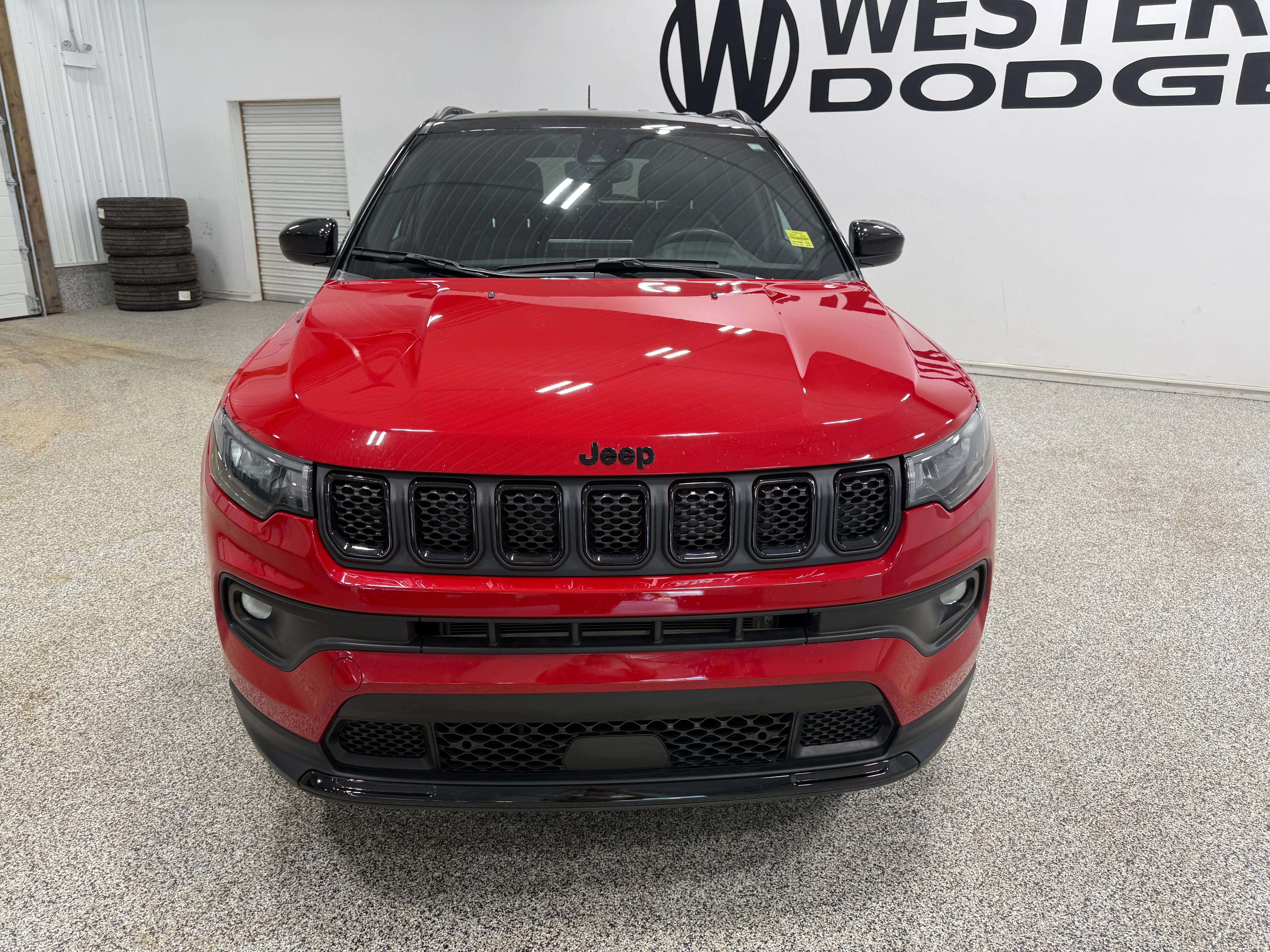 2024 Jeep Compass ALTITUDE 4X4 | HEATED LEATHER SEATS | HEATED WHEEL — снимка 2
