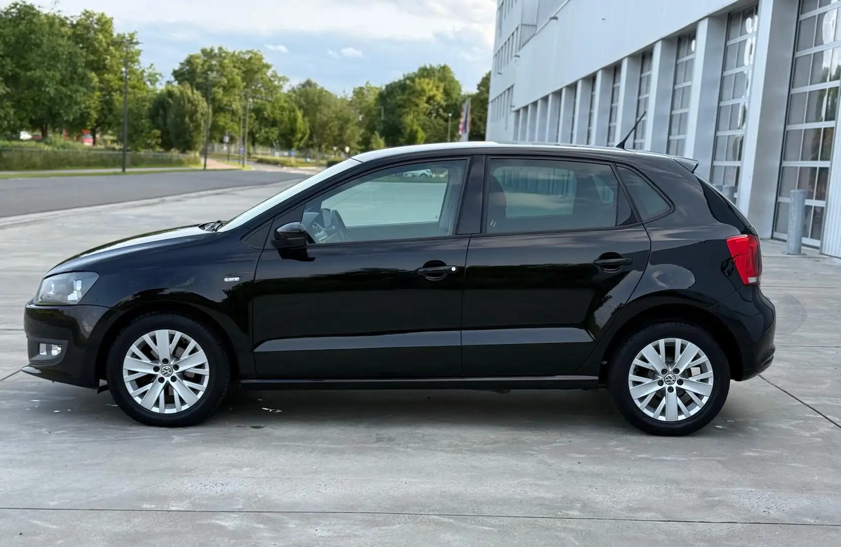 Volkswagen Polo LIFE ÉDITION • VOL OPTIES • GEKEURD • GARAN Negro - 2