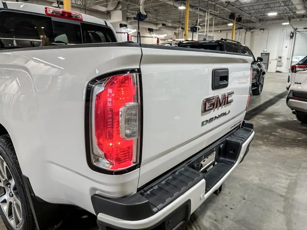 GMC Canyon снимка GMC Canyon