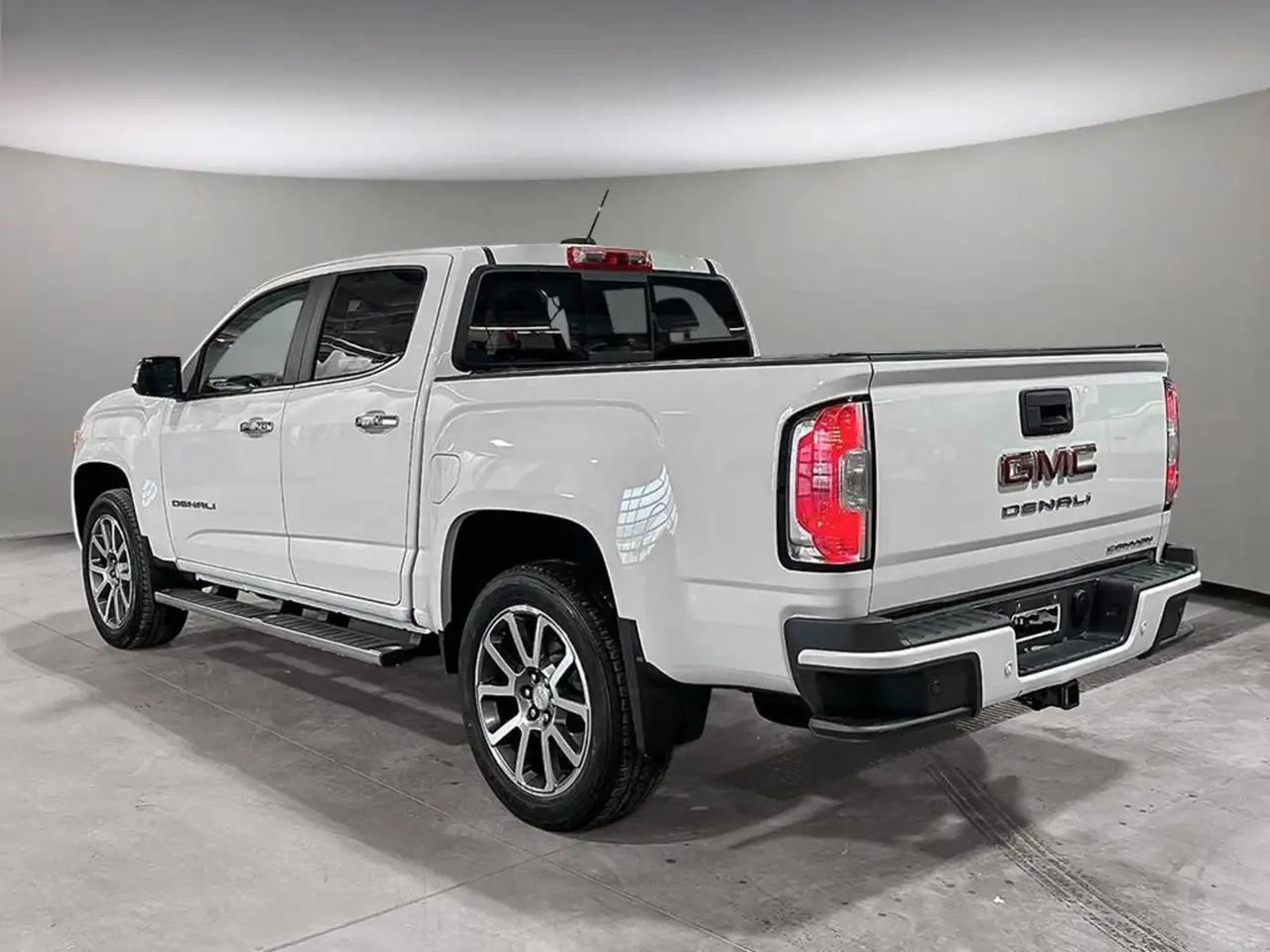 GMC Canyon снимка GMC Canyon