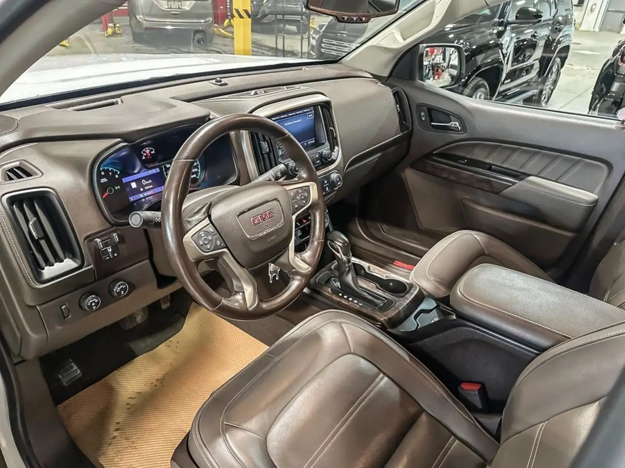 GMC Canyon снимка GMC Canyon
