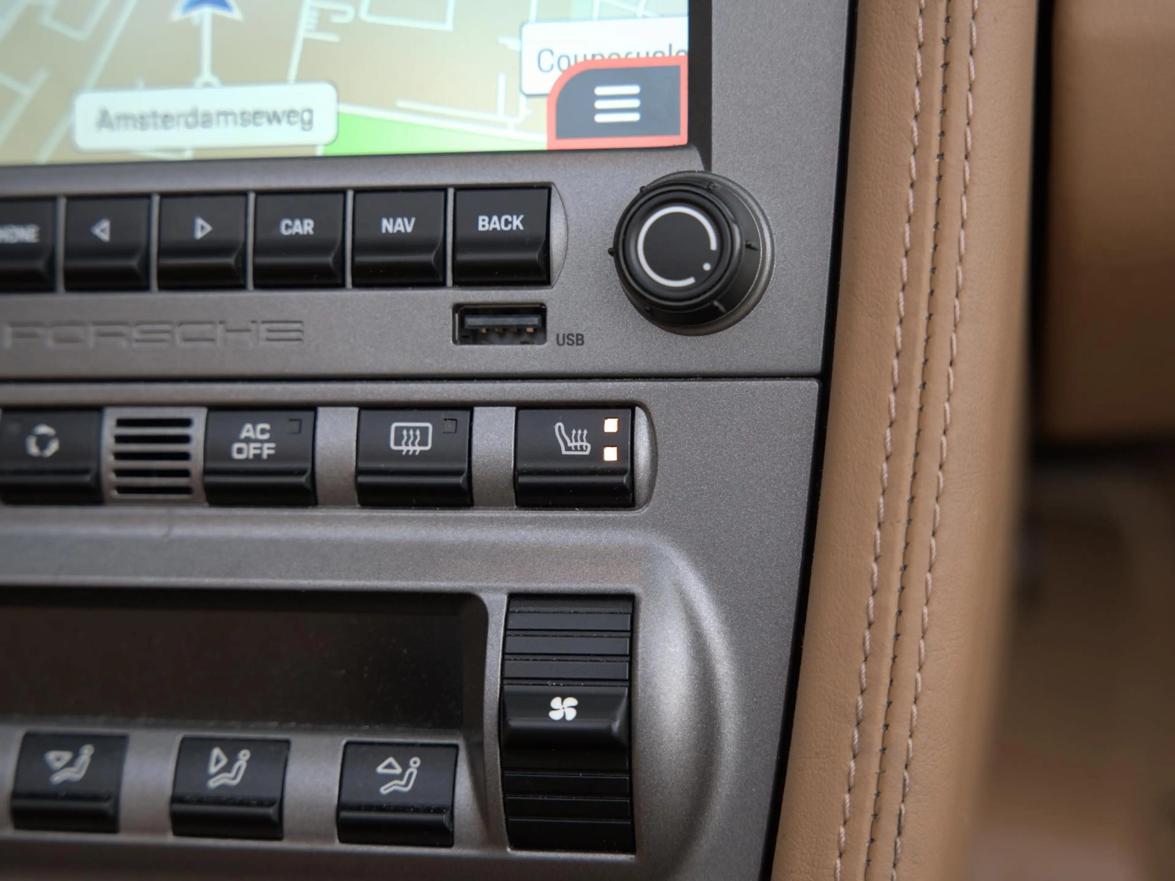Porsche 997 Cabrio 3.8 Carrera 4S — photo 41