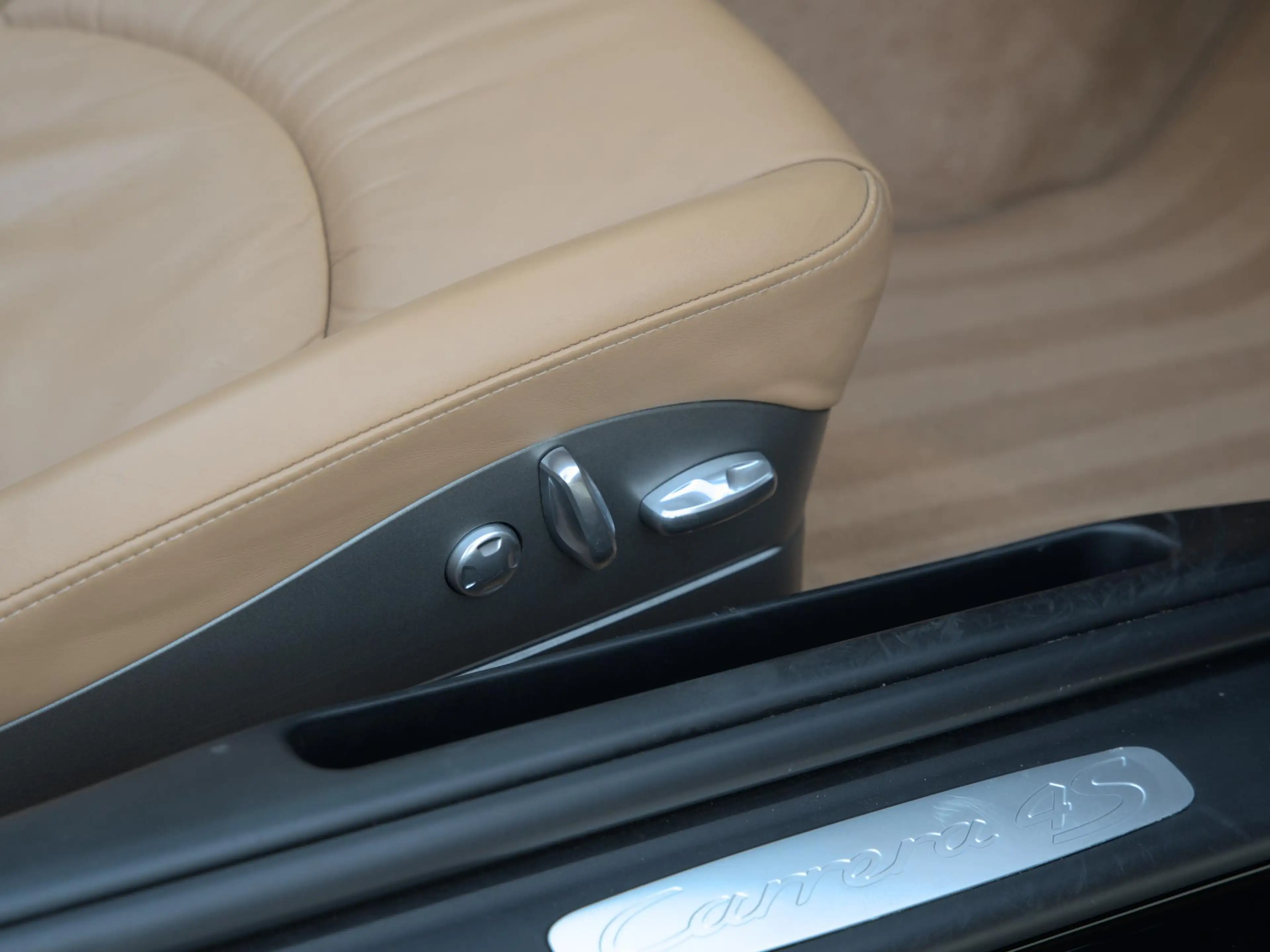 Porsche 997 Cabrio 3.8 Carrera 4S — photo 36