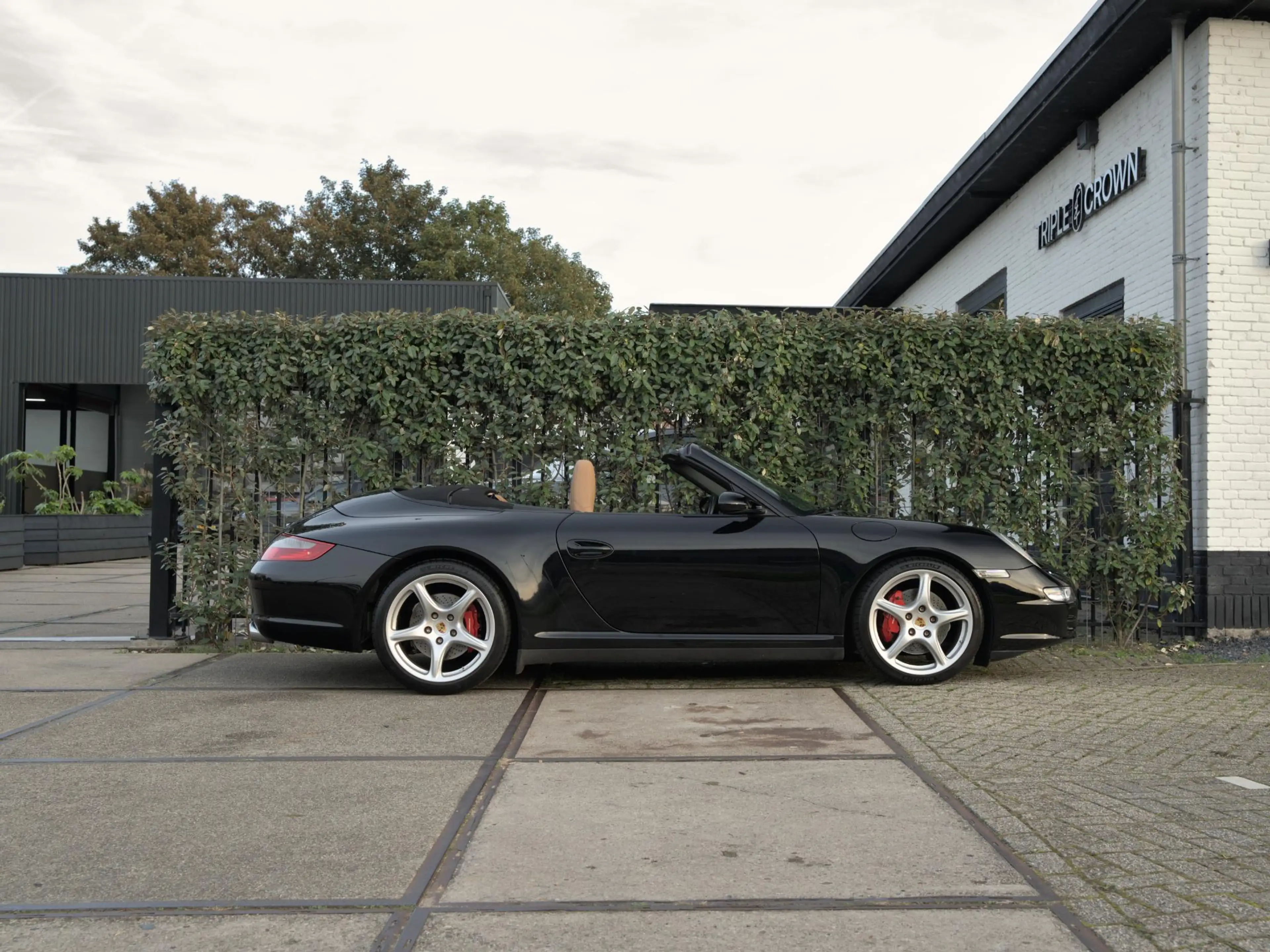Porsche 997 Cabrio 3.8 Carrera 4S — photo 32