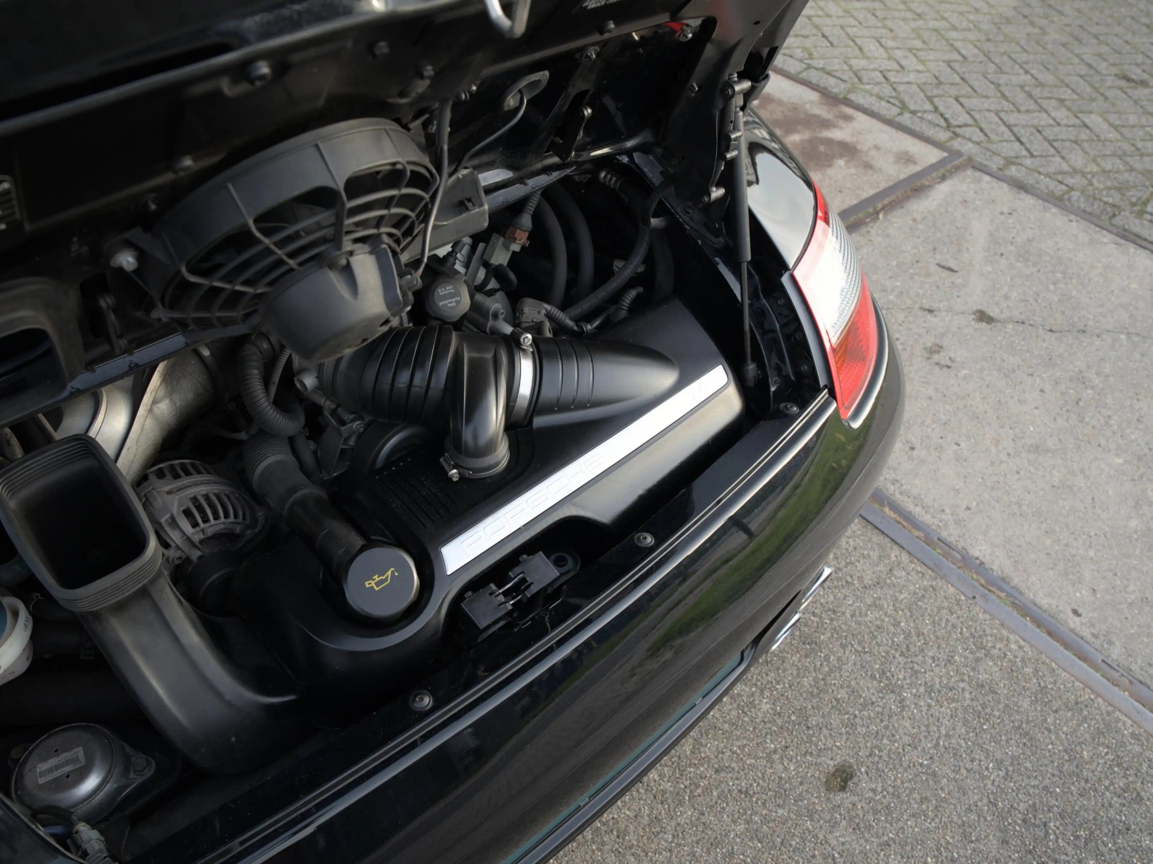 Porsche 997 Cabrio 3.8 Carrera 4S — photo 29