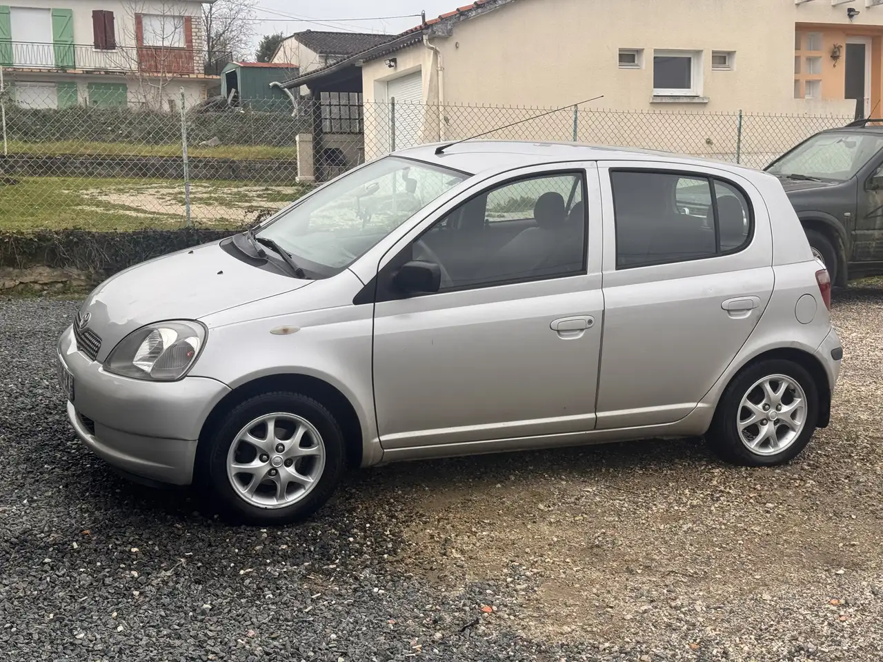 Toyota Yaris 85 VVT-i LinÃ©a Luna