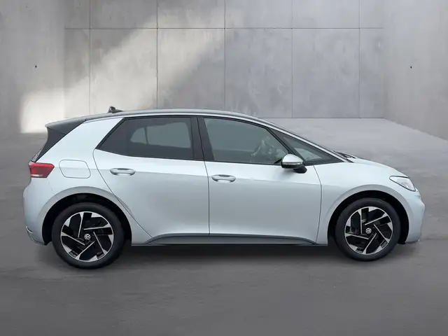 Volkswagen Id.3 view 6