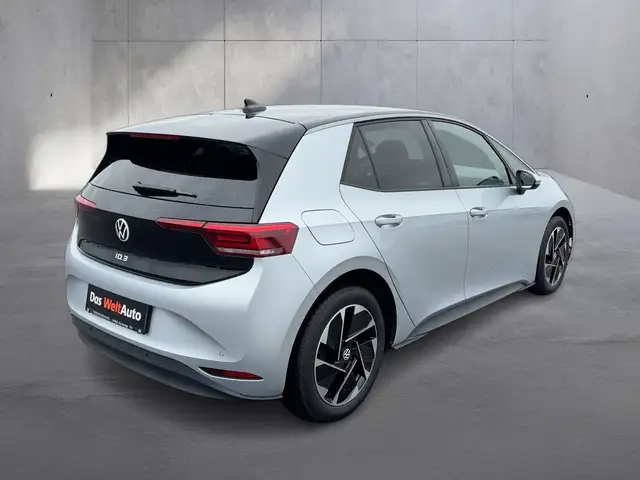 Volkswagen Id.3 view 5