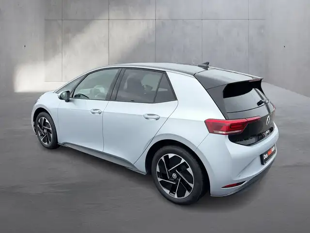Volkswagen Id.3 view 3