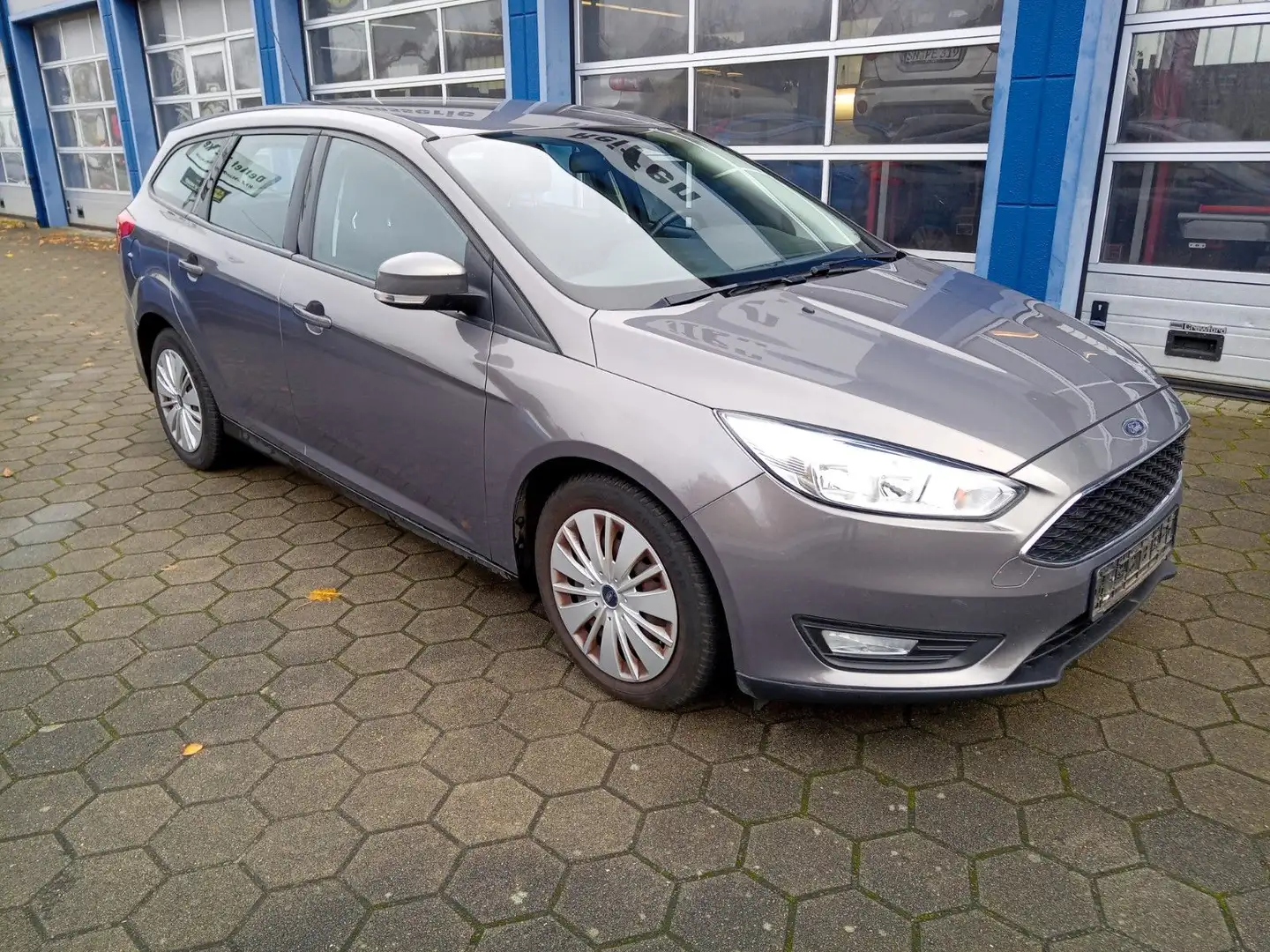 Ford Focus Turnier Business/AHK/HU neu Brun - 1